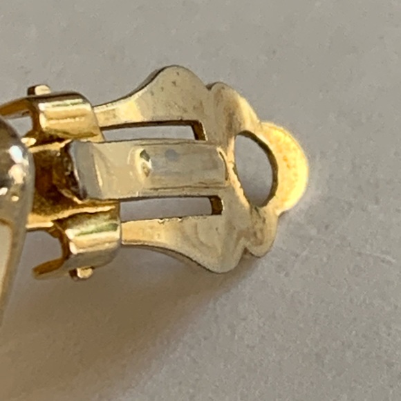 Vintage Cream and Black Enamel Clip On Earrings Gold tone diamond shaped - Picture 6 of 12